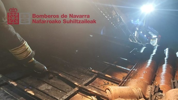 Incendio en parte de la cubiera de la iglesia de Auza.