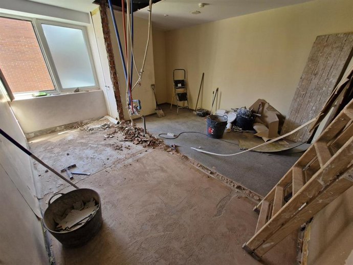 Imagen del espacio en obras donde se establecerá una nueva consulta de oncología que sustituirá a la actual en el Hospital de El Bierzo.