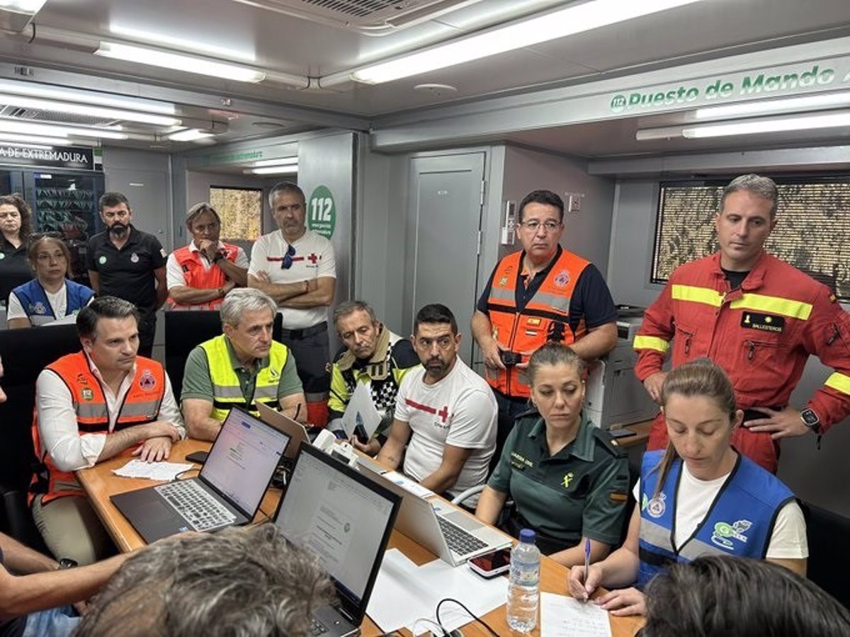 El incendio en Las Hurdes ha calcinado ya 2.500 hectáreas y se han evacuado seis núcleos de población