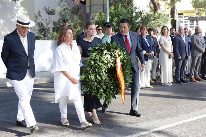 Acto de homenaje en memoria de los guardias civiles Diego Salvá Lezaun y Carlos Sáenz de Tejada