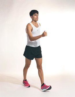 El marchador Paul McGrath ficha por Joma.