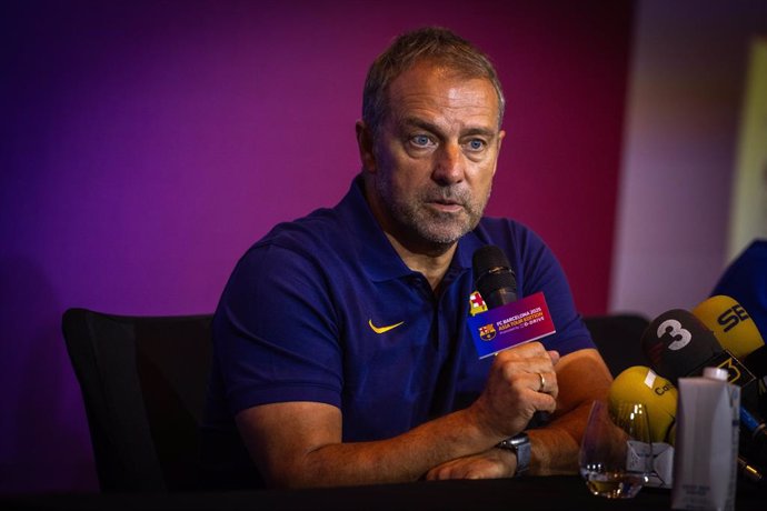 El entrenador del FC Barcelona, Hansi Flick, en rueda de prensa en la gira asiática, en Corea del Sur