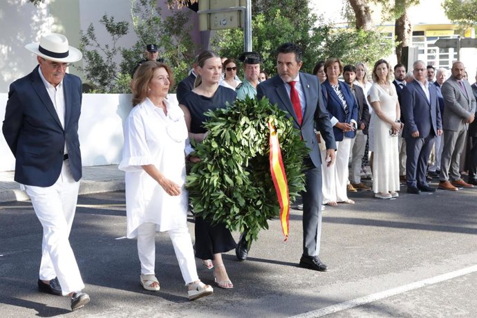 Acto de homenaje en memoria de los guardias civiles Diego Salvá Lezaun y Carlos Sáenz de Tejada