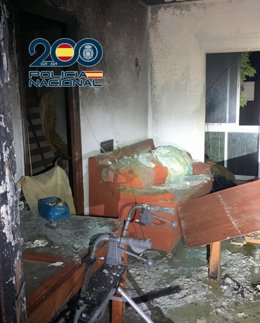 Estado de la vivienda en San Fernando tras el incendio donde ha sido rescatada una persona impedida.