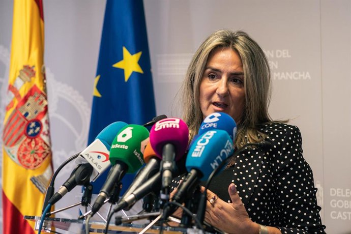 Archivo - La delegada del Gobierno de España en Castilla-La Mancha, Milagros Tolón, comparece tras los dos crímenes ocurridos el fin de semana en la provincia, en la Delegación del Gobierno, a 20 de agosto de 2024, en Toledo, Castilla-La Mancha (España). 