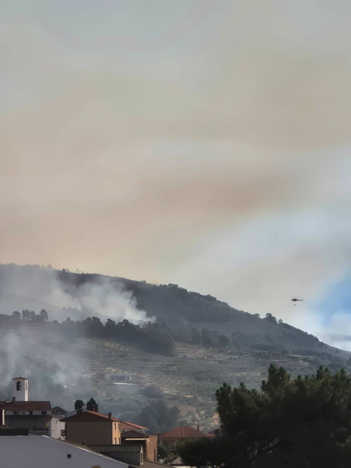 Sánchez alerta ante la evolución de los incendios de Ávila y Cáceres:  Estamos en situación de riesgo extremo 
