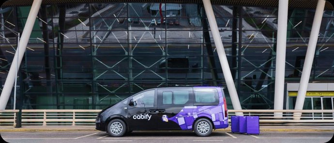 Minibús de Cabify en el aeropuerto de Santiago de Chile