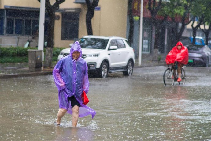 Imagen de archivo de una calle de China inundada por las fuertes lluvias.