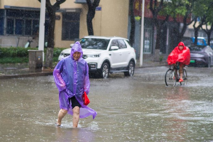 Imagen de archivo de una calle de China inundada por las fuertes lluvias.
