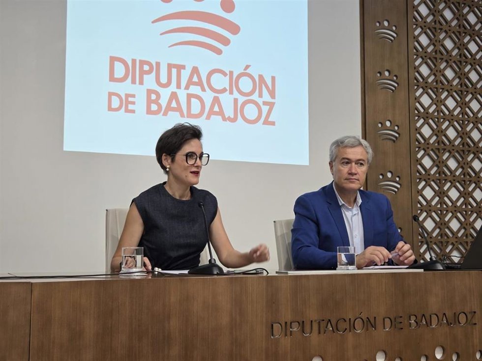 La presidenta de la Diputación de Badajoz, Raquel del Puerto, presenta el Plan Provincial de Empleo
