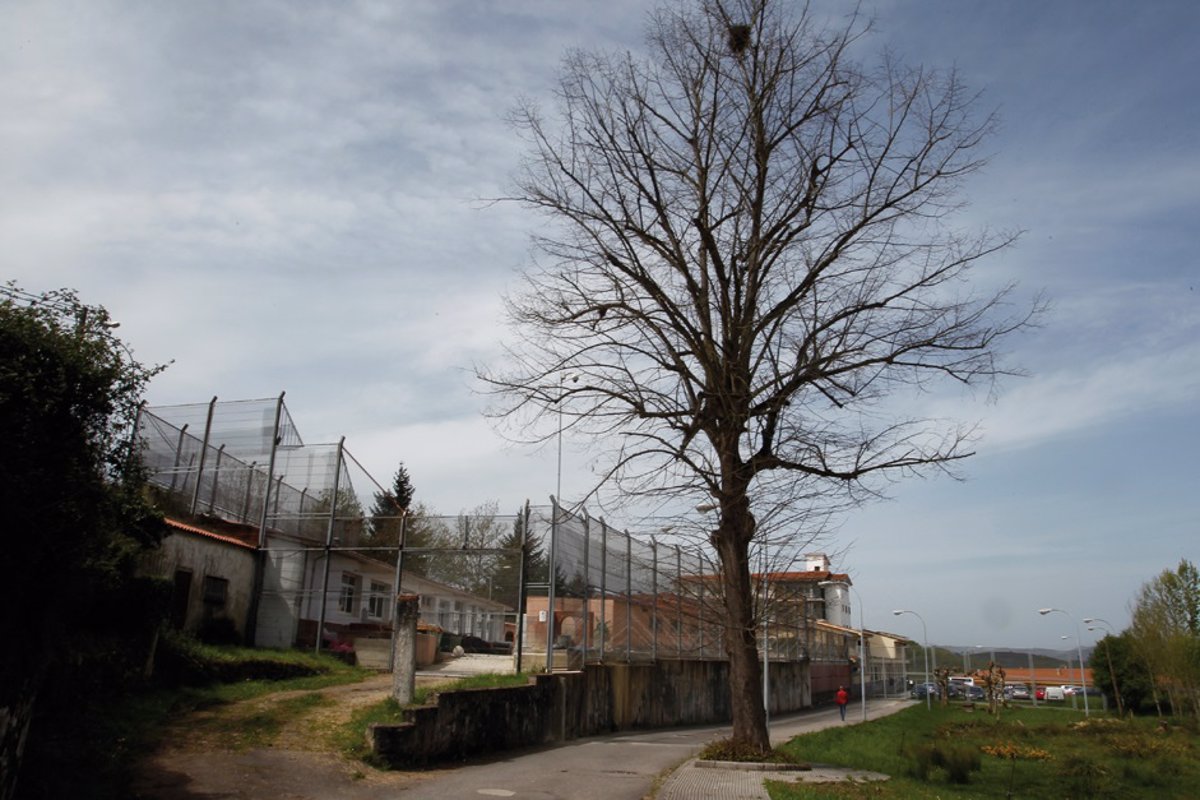 Justicia exige a la empresa de vigilancia del centro de Sograndio que garantice la seguridad de los trabajadores