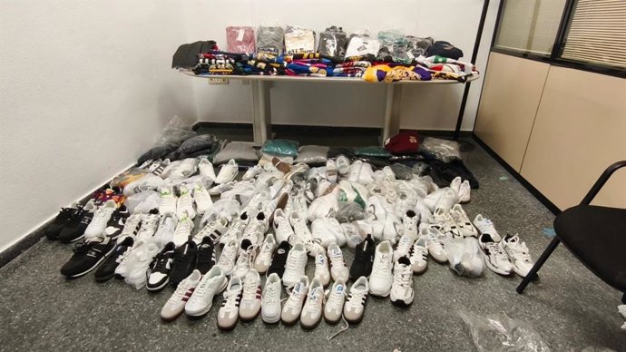 Articulos falsificados intervenidos en Valdelagrana.