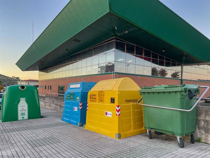 Archivo - Imagen de recurso de contenedores de recogida selectiva.