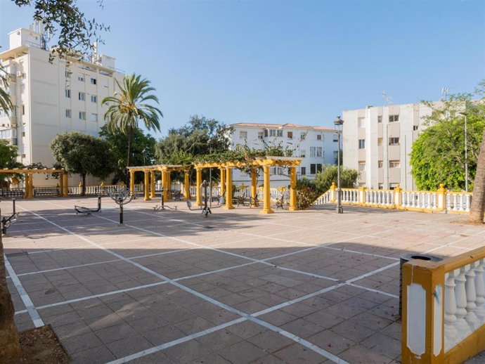 El Ayuntamiento de Estepona incluye la Plaza Estandarte en el plan de barriadas para su reforma integral