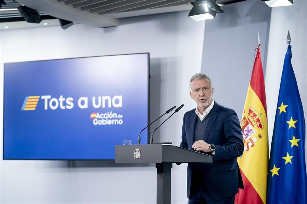 Archivo - El ministro de Política Territorial y Memoria Democrática, Ángel Víctor Torres, ofrece una rueda de prensa tras la reunión del Comité de crisis para el seguimiento de los efectos de la DANA, en el Palacio de la Moncloa, a 10 de noviembre de 20