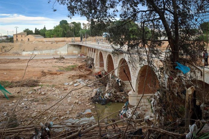 Archivo - Imagen del puente antiguo de Alaquàs en Torrent sobre el barranco del Poyo