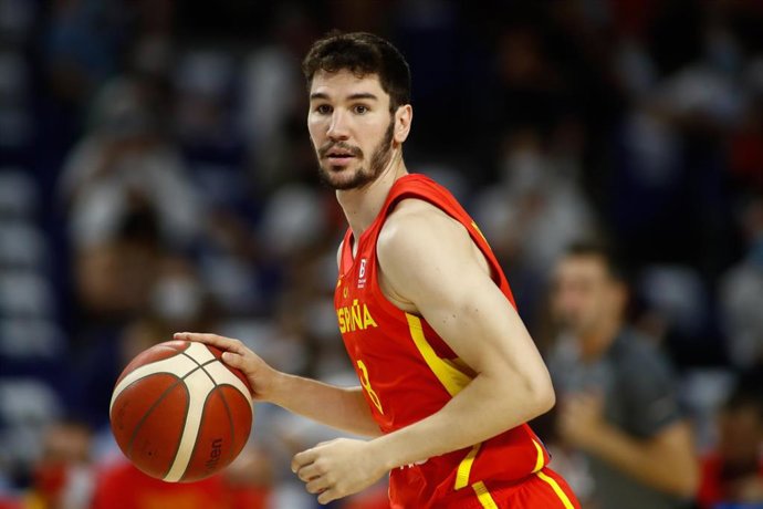 Archivo - El internacional Darío Brizuela en un partido con la selección española de baloncesto.