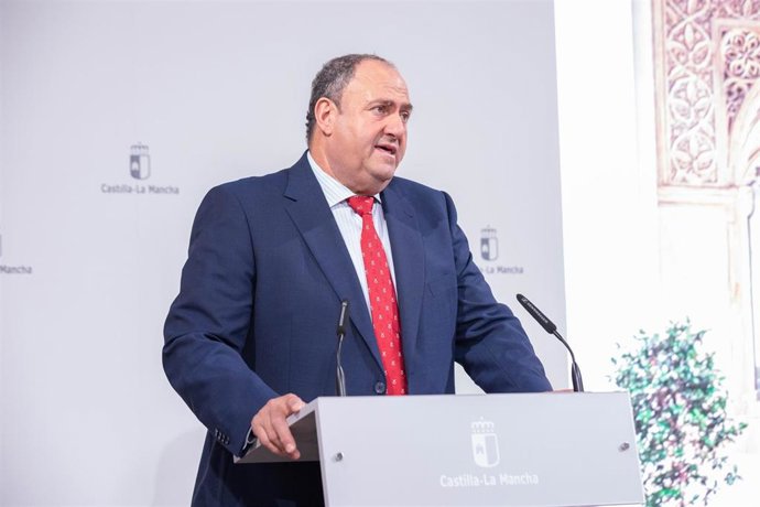 El consejero de Agricultura, Ganadería y Desarrollo Rural, Julián Martínez Lizán.