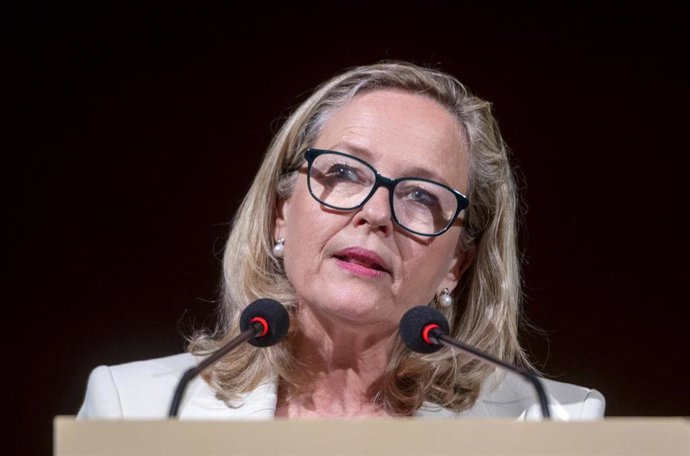 Archivo - La presidenta del Banco Europeo de Inversiones (BEI), Nadia Calviño, durante un desayuno en el Ateneo de Madrid, a 9 de junio de 2025, en Madrid (España). 