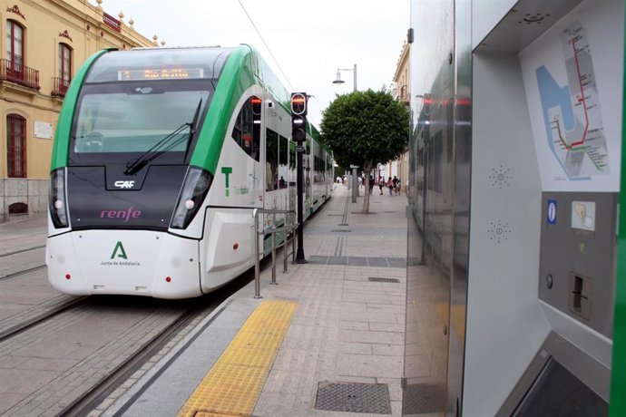 Tren del Trambahía.