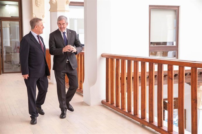 El presidente de Castilla-La Mancha, Emiliano García-Page, y el presidente de las Islas Canarias, Fernando Clavijo.