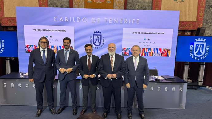 Participantes en la presentación del VII Foro Iberoamericano de la Mipyme en Tenerife, Islas Canarias