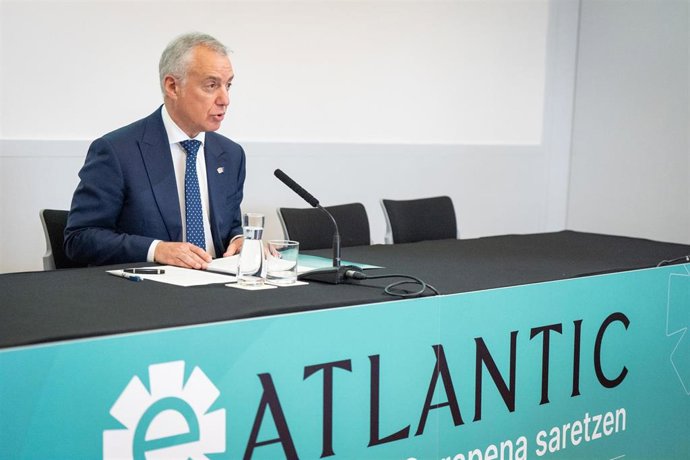 Archivo - El exlehedakari Iñgo Urkullu durante una rueda de prensa posterior a la reunión del Patronato de eAtlantic Fundazioa, en Bizkaia