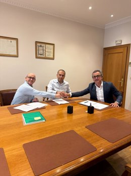 Finantzen Euskal Institutuko eta ULMA Taldeko ordezkariak