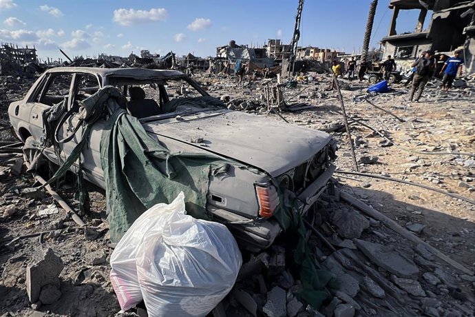 July 29, 2025, Nusairat, Gaza Strip, Palestinian Territory: Palestinians assess the damage in the aftermath of an overnight Israeli strike that hit Nuseirat in the central Gaza Strip on July 29, 2025