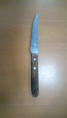 Imagen del cuchillo con el que el joven amenazó a su madre.
