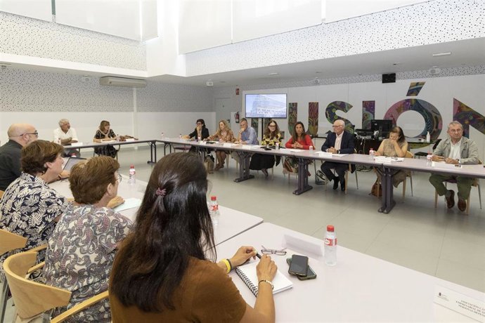 La consejera de Inclusión Social, Juventud, Familias e Igualdad, Begoña Gómez del Río, preside el primer Consejo de Personas Mayores de Cantabria
