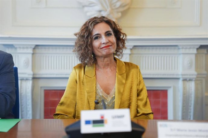 La vicepresidenta primera del Gobierno y ministra de Hacienda, María Jesús Montero, la clausura de un curso de la UIMP (Universidad Internacional Menéndez Pelayo), a 18 de julio de 2025, en Santander. (Foto de archivo).
