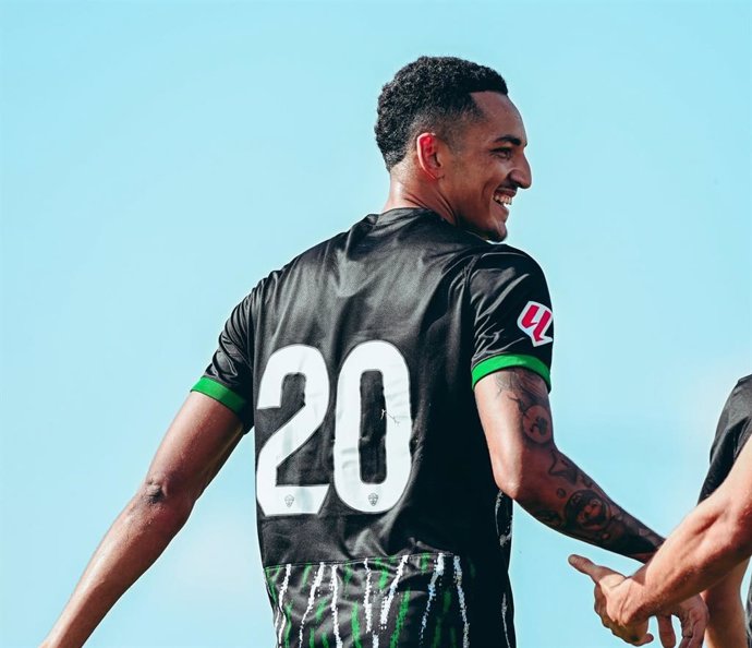 El delantero uruguayo Álvaro Rodríguez se estrenó con gol en el triunfo del Elche contra el Getafe en el amistoso de la pretemporada 2025-26 en el Pinatar Arena.