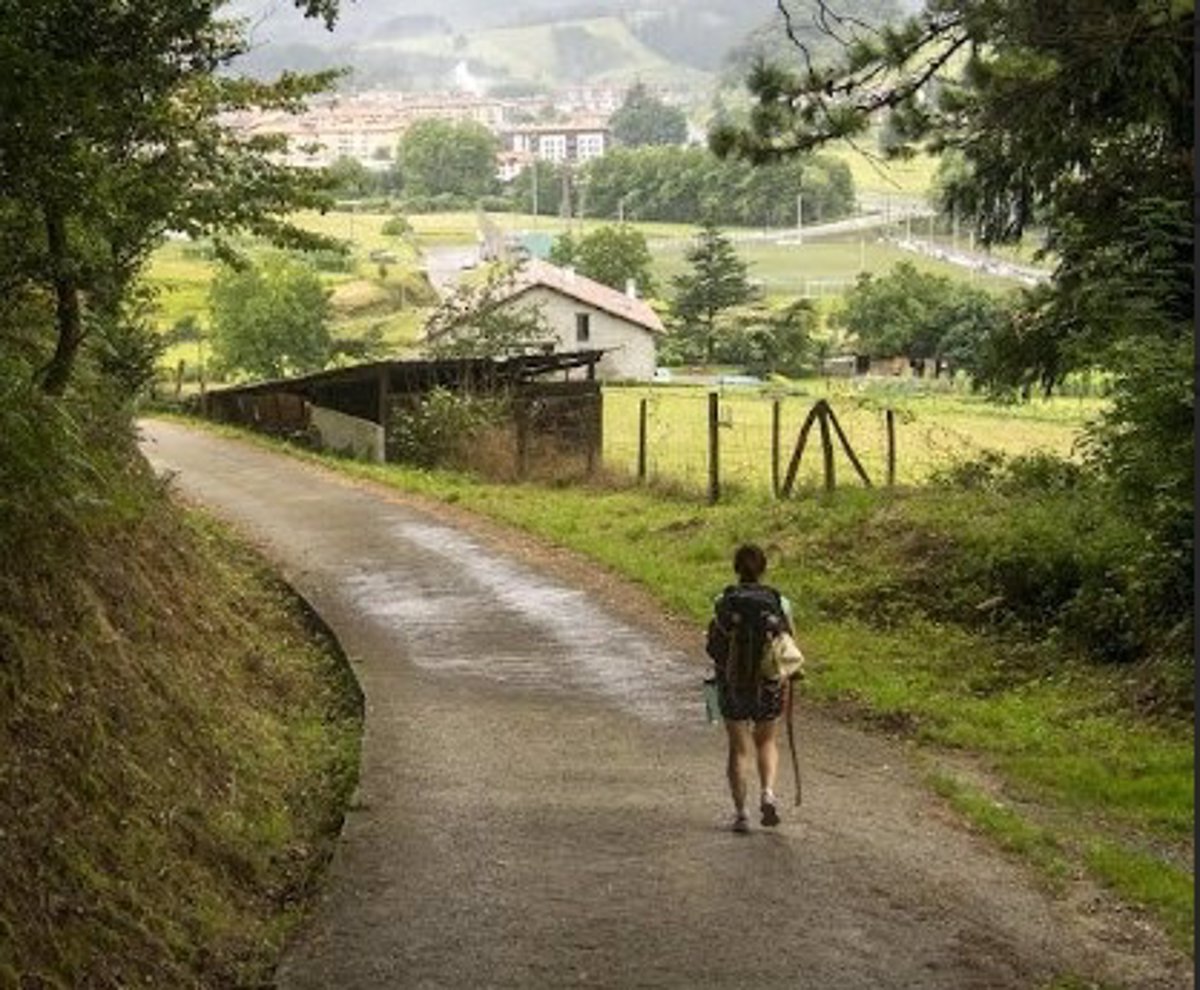 Senderismo con chapuzón: las rutas circulares de hasta 10 kilómetros conquistan el verano rural