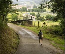 Senderismo con chapuzón: las rutas circulares de hasta 10 kilómetros conquistan el verano rural