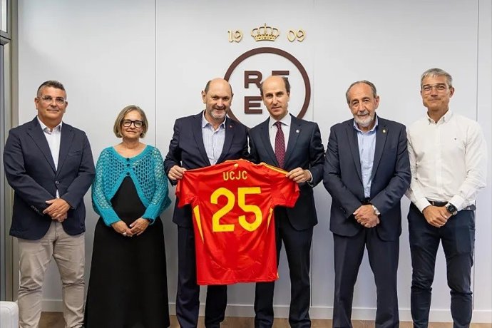 La RFEF firma un convenio de colaboración con la Universidad Camilo José Cela para impulsar la formación.