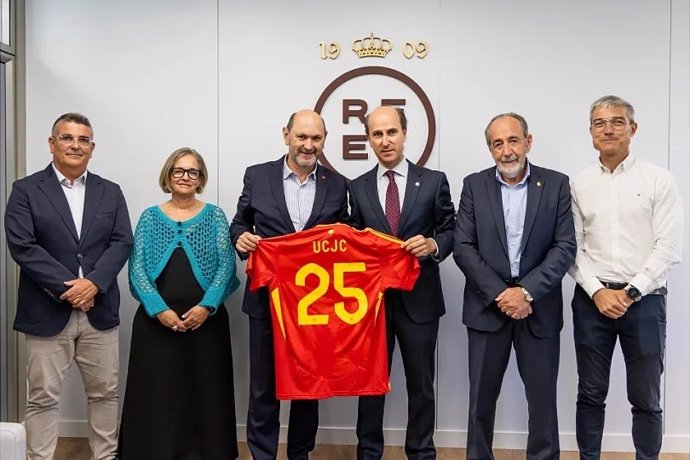 La RFEF firma un convenio de colaboración con la Universidad Camilo José Cela para impulsar la formación.