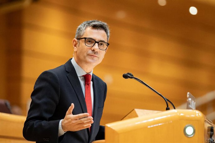 Archivo - El ministro de la Presidencia, Justicia y Relaciones con las Cortes, Félix Bolaños, interviene durante una sesión plenaria del Senado, a 12 de diciembre de 2023, en Madrid (España). 