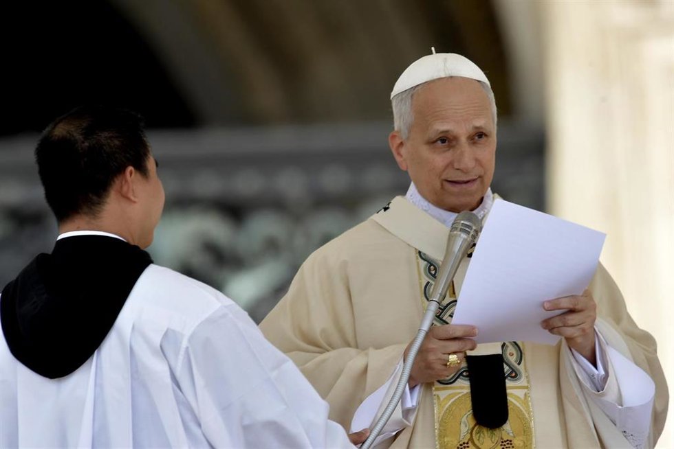 Archivo - El Papa León XIV durante la misa de inicio de su Pontificado, en la plaza de San Pedro, a 17 de mayo de 2025, en Ciudad del Vaticano. Con esta ceremonia se marca el inicio del ministerio petrino del estadounidense Robert Prevost, el Papa León 