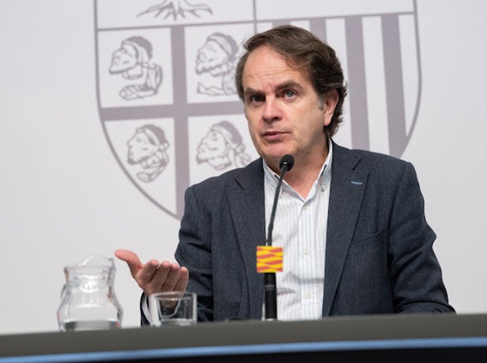Archivo - El consejero de Hacienda, Interior y Administración Pública, Roberto Bermúdez de Castro, en una rueda de prensa.