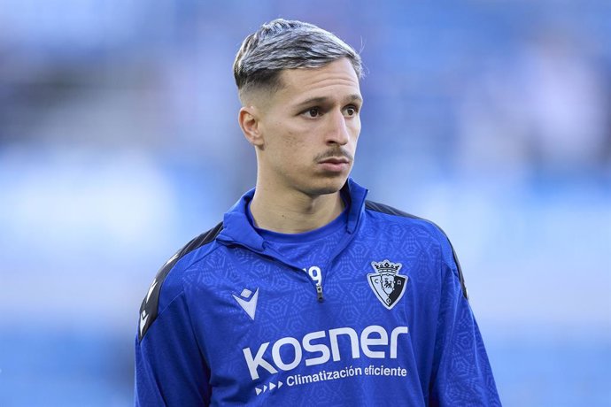Archivo - Bryan Zaragoza of CA Osasuna looks on during the LaLiga EA Sports match between Deportivo Alaves and CA Osasuna at Mendizorrotza on May 24, 2025, in Vitoria, Spain.