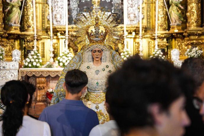 Archivo - Imágenes de la veneración de la Esperanza Macarena tras la actuación de mantenimiento y conservación llevada a cabo por Arquillo.