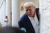 Trump asegura que en la Casa Blanca están "muy ocupados" negociando acuerdos comerciales