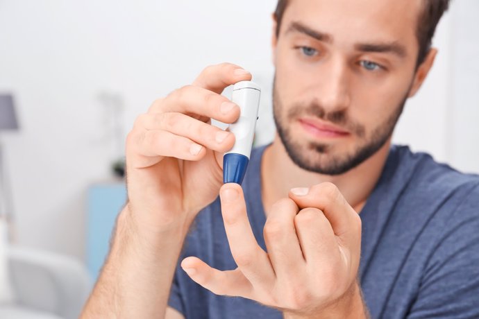Archivo - Diabetes, diabetes masculina, glucosa