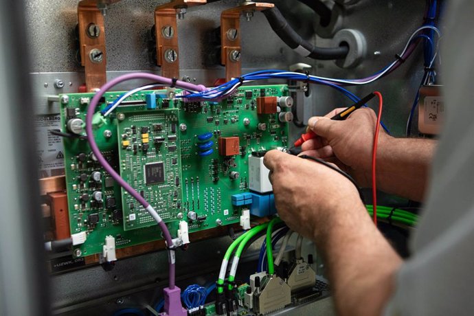 HEIDELBERG develops and produces innovative control and power electronics. The company intends to use this core technology to open up new business areas, such as the defense sector