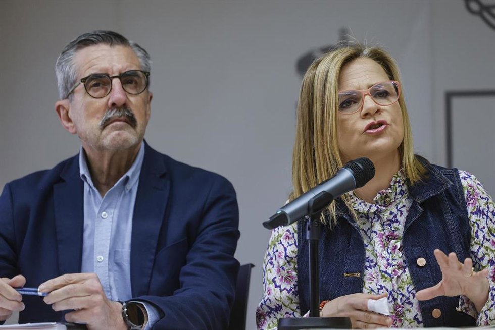 Archivo - La delegada del Gobierno en la Comunitat Valenciana, Pilar Bernabé, acompañada del excomisionado del Gobierno para la reconstrucción José María Ángel, en Valencia, Comunidad Valencia (España)