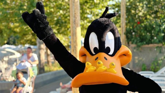 La carrera de los patitos de goma más solidarios vuelve a Parque Warner Beach con Cruz Roja