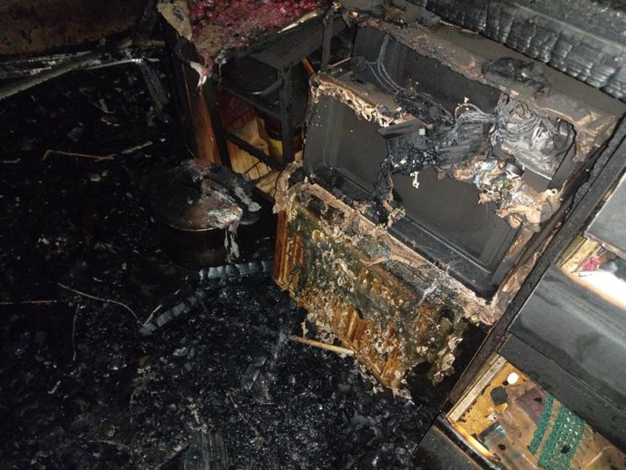 Imagen de la cocina de la vivienda incendiada de mandrugada en San Andrés de Montejos (León).