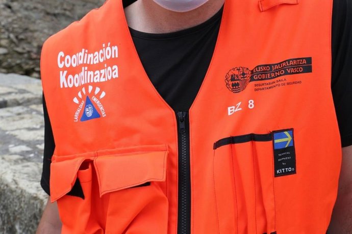 Archivo - Personal de emergencias