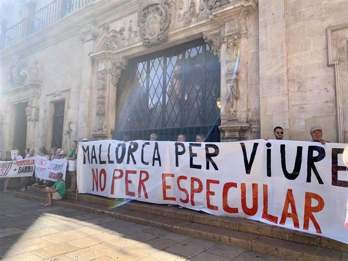 Concentración en el Ayuntamiento de Palma